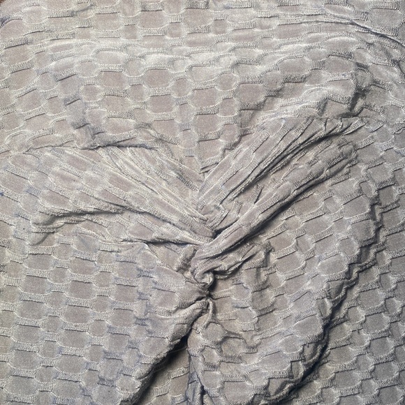 Hearts Collective matching athletic set in gray with ruching - Picture 6 of 8